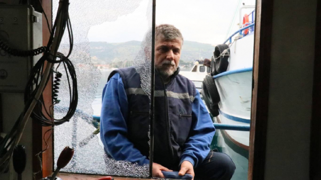 Yunan unsurlarınca vurulan balıkçıdan teknelerinin yakılmaya çalışıldığı iddiası